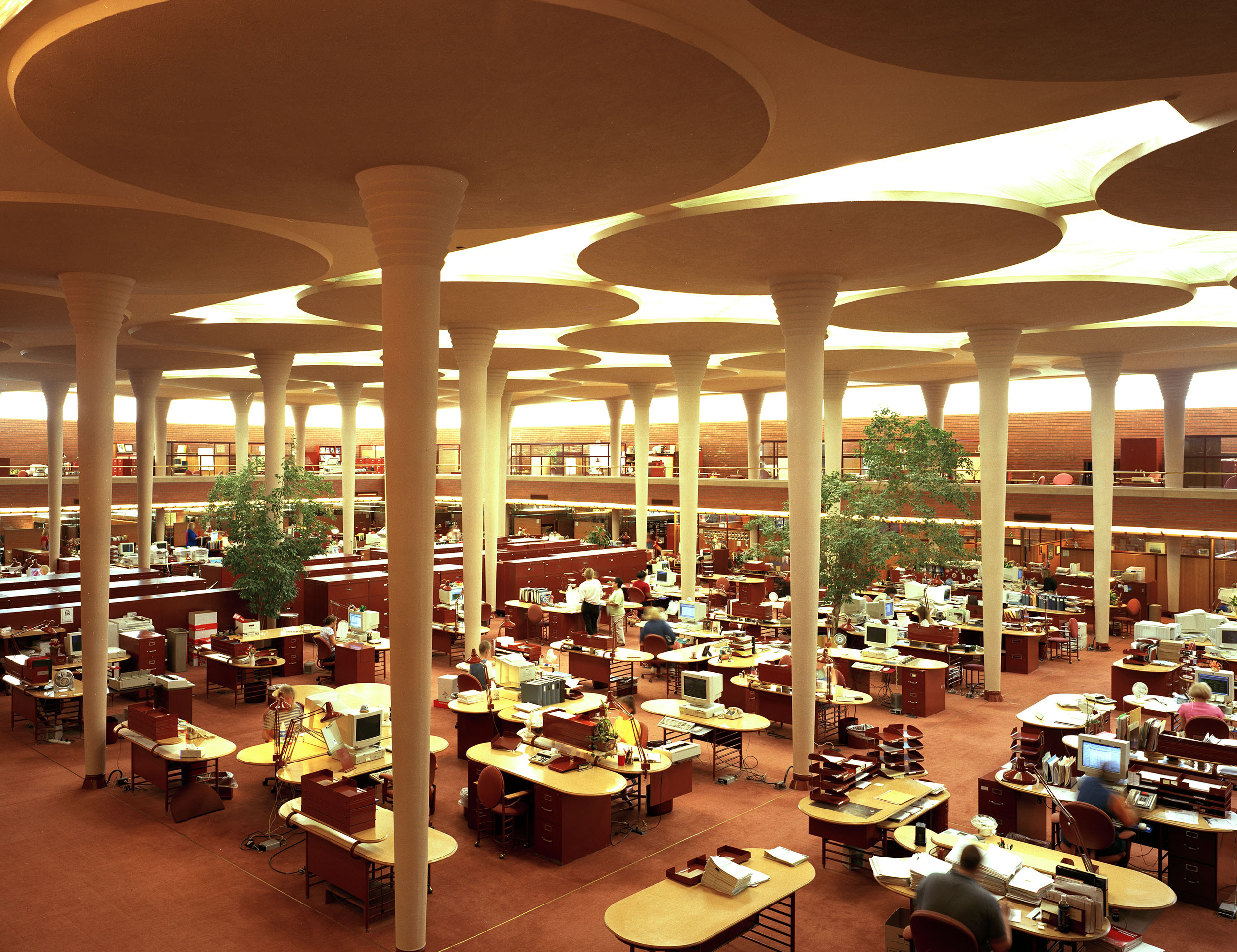 The Great Workroom in Frank Lloyd Wright's Johnson Wax Headquarters. Source: https://www.loc.gov/item/2011633764/